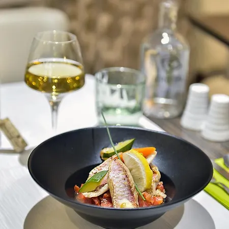 Logis Restaurant Cristal 2* 索米尔