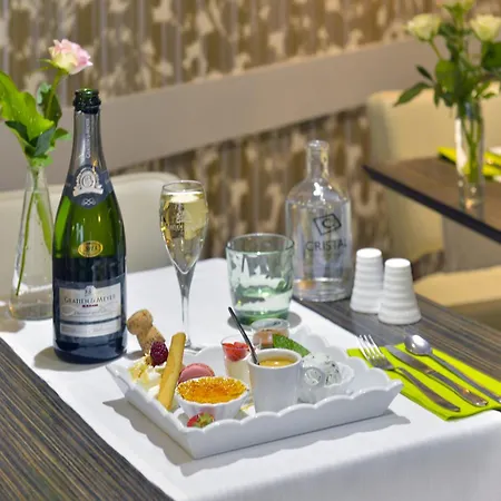 Cristal Restaurant - Logis סומור