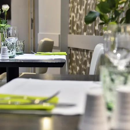 Logis Restaurant Cristal 酒店 索米尔