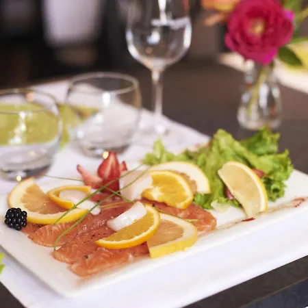Logis Restaurant Cristal 2* 索米尔