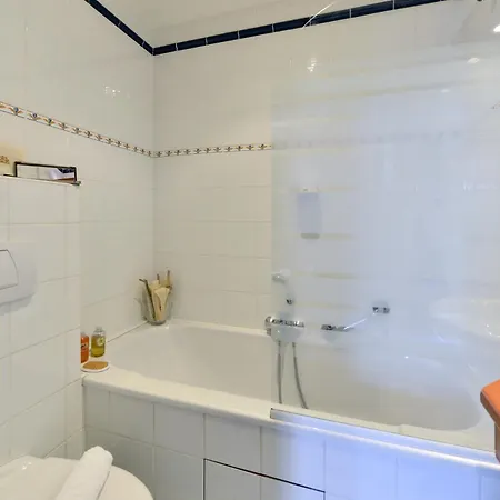 Cristal Restaurant - Logis מלון