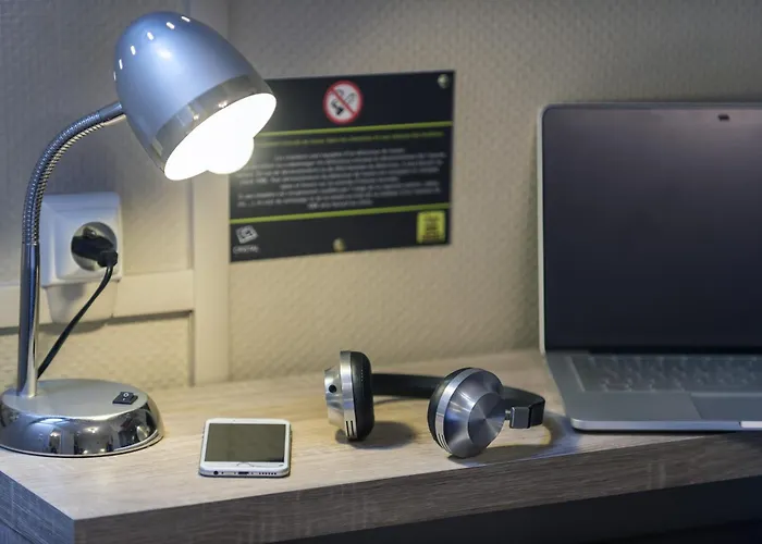 Logis Restaurant Cristal 2* سوموور