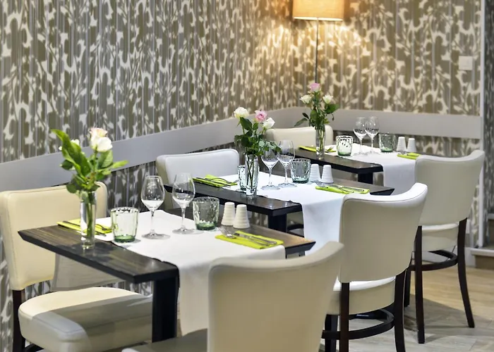 Logis Restaurant Cristal 2* 쏘뮤흐