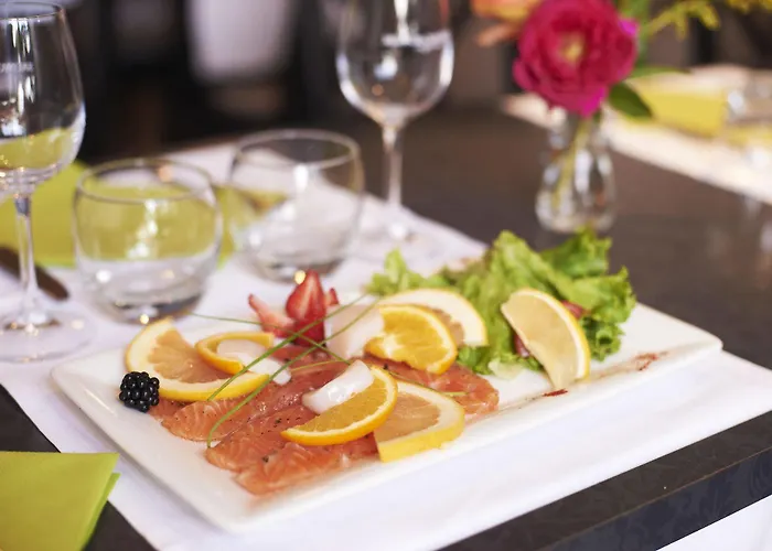 Logis Restaurant Cristal 2* 쏘뮤흐